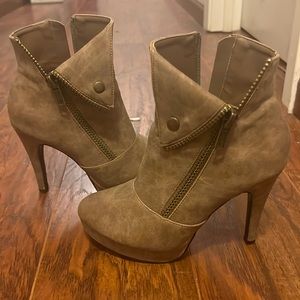 Ankle boots, size 7